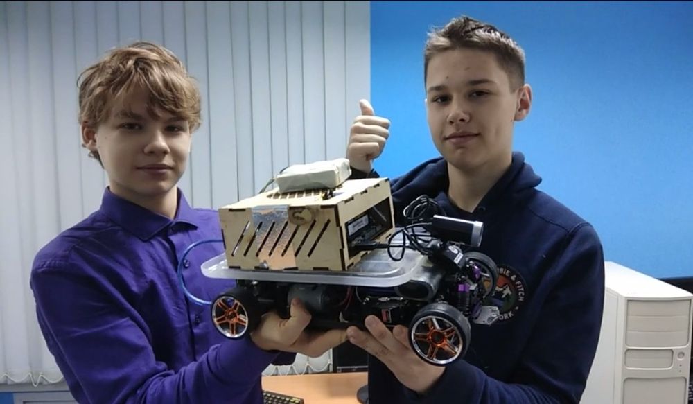 Автобот в действии Юные техники показали, как видит мир робот на трассе